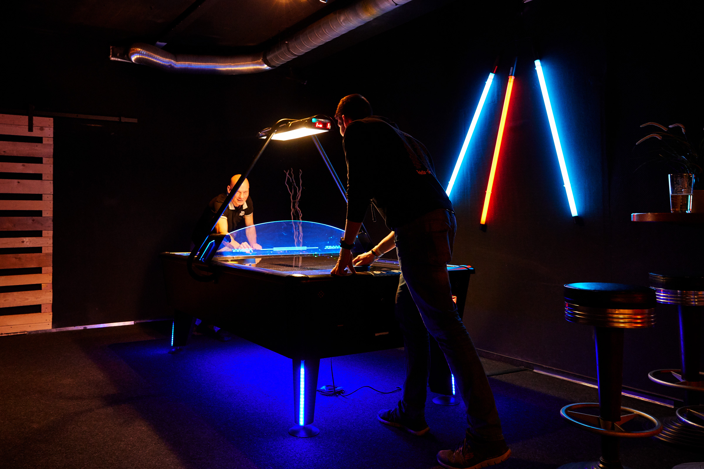 Bar, Bowling, Kicker, Billard, Darts und Airhockey Freizeitcenter Emden