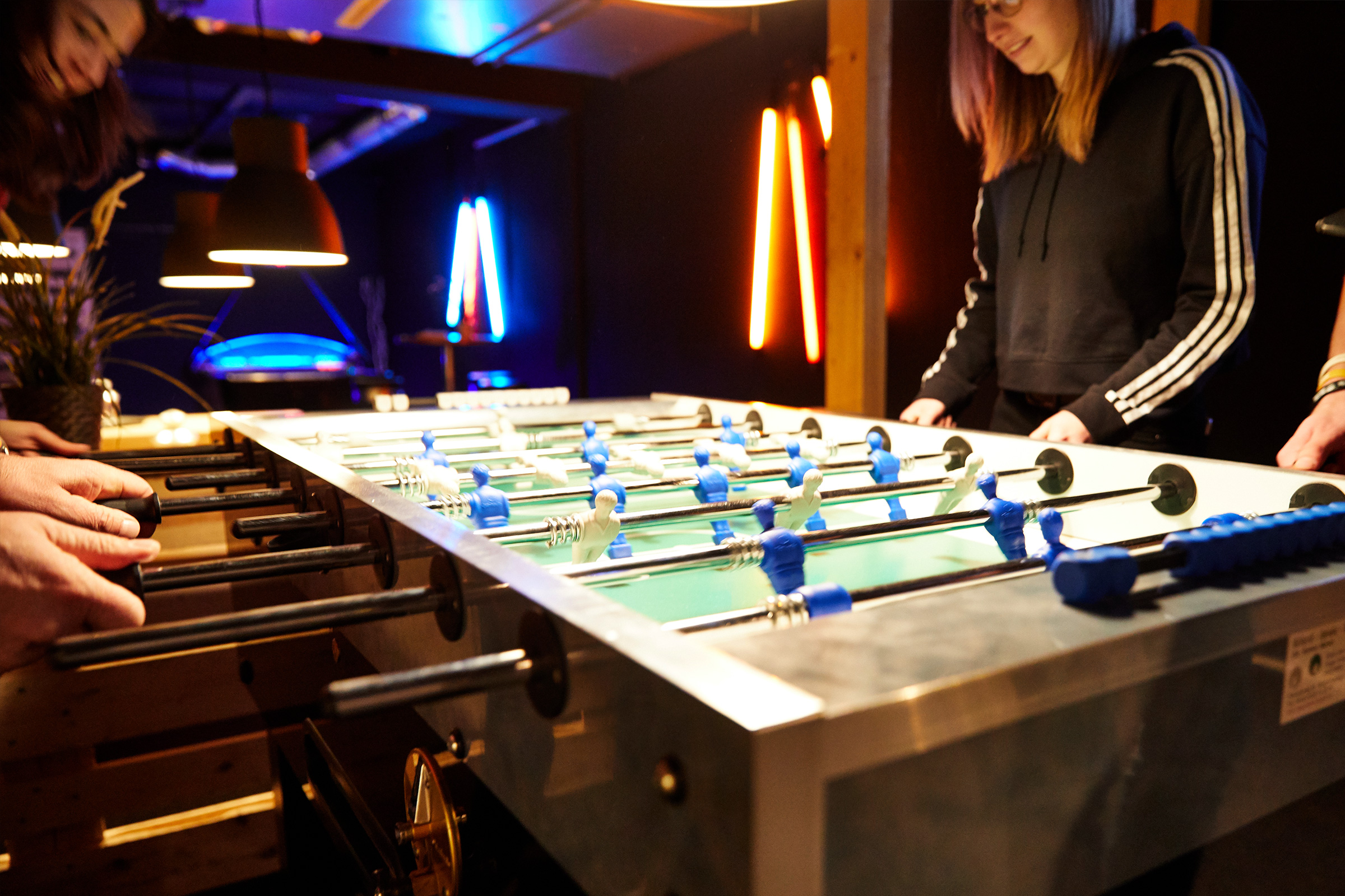 Bar, Bowling, Kicker, Billard, Darts und Airhockey Freizeitcenter Emden